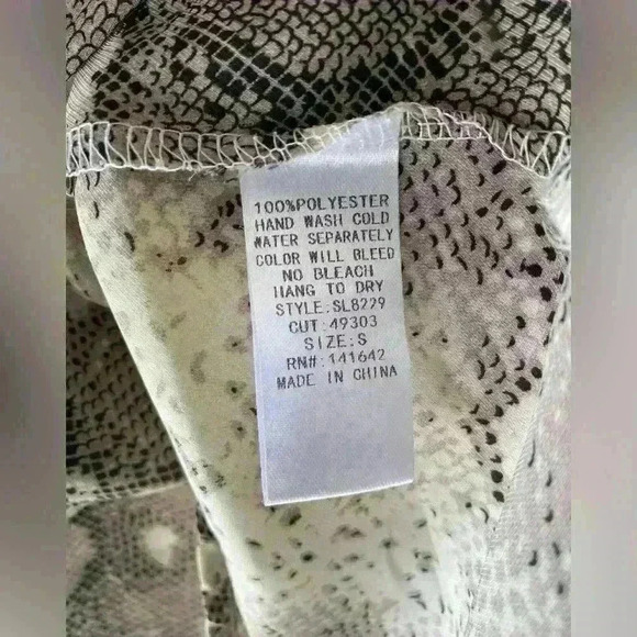 Women's Small Snake Print Blouse 3/4 Sleeves High Low Hem by She + Sky NWOT - Picture 6 of 9